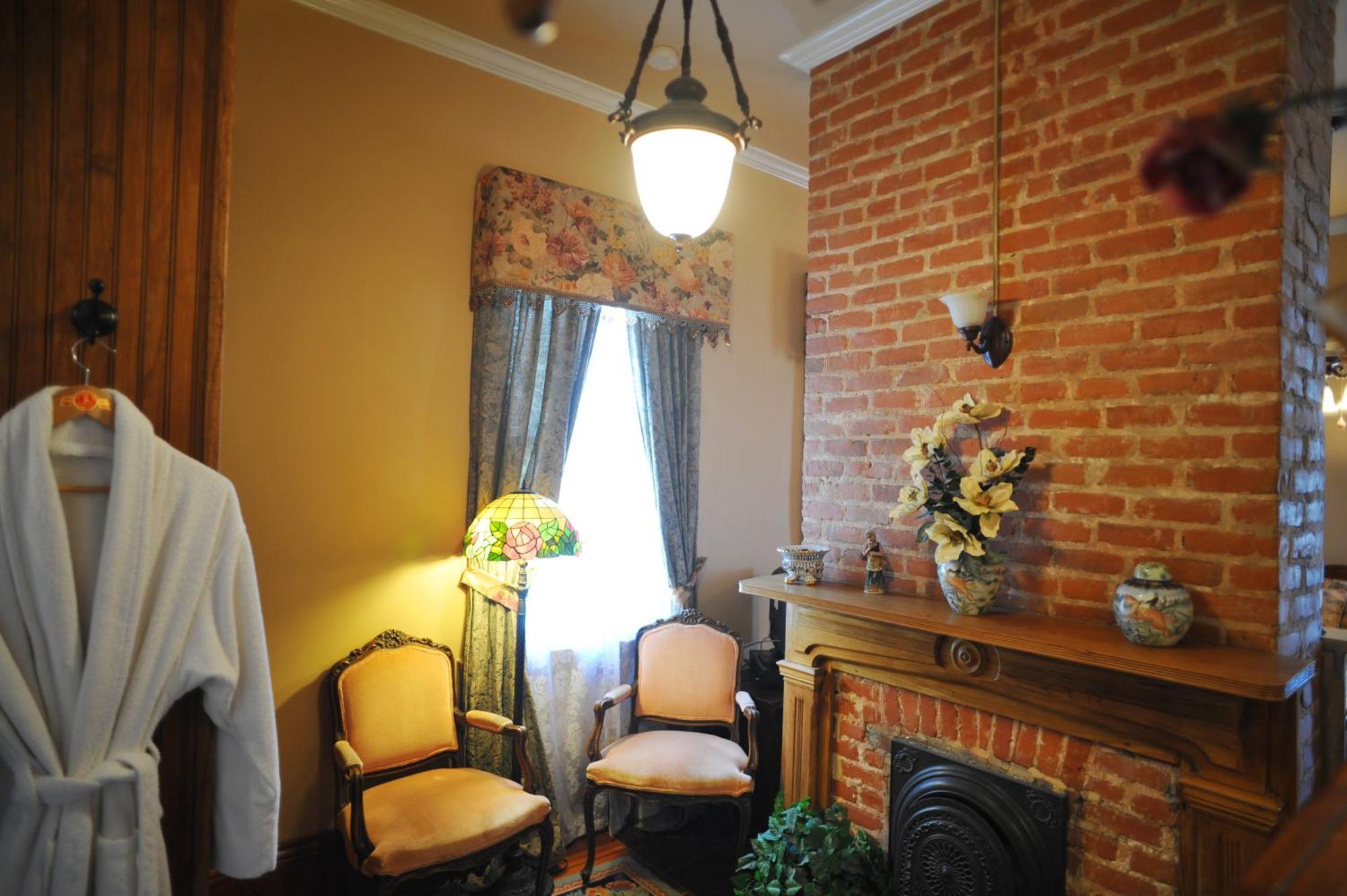 Hh Whitney House - A Bed & Breakfast On The Historic Esplanade นิวออร์ลีนส์ ภายนอก รูปภาพ